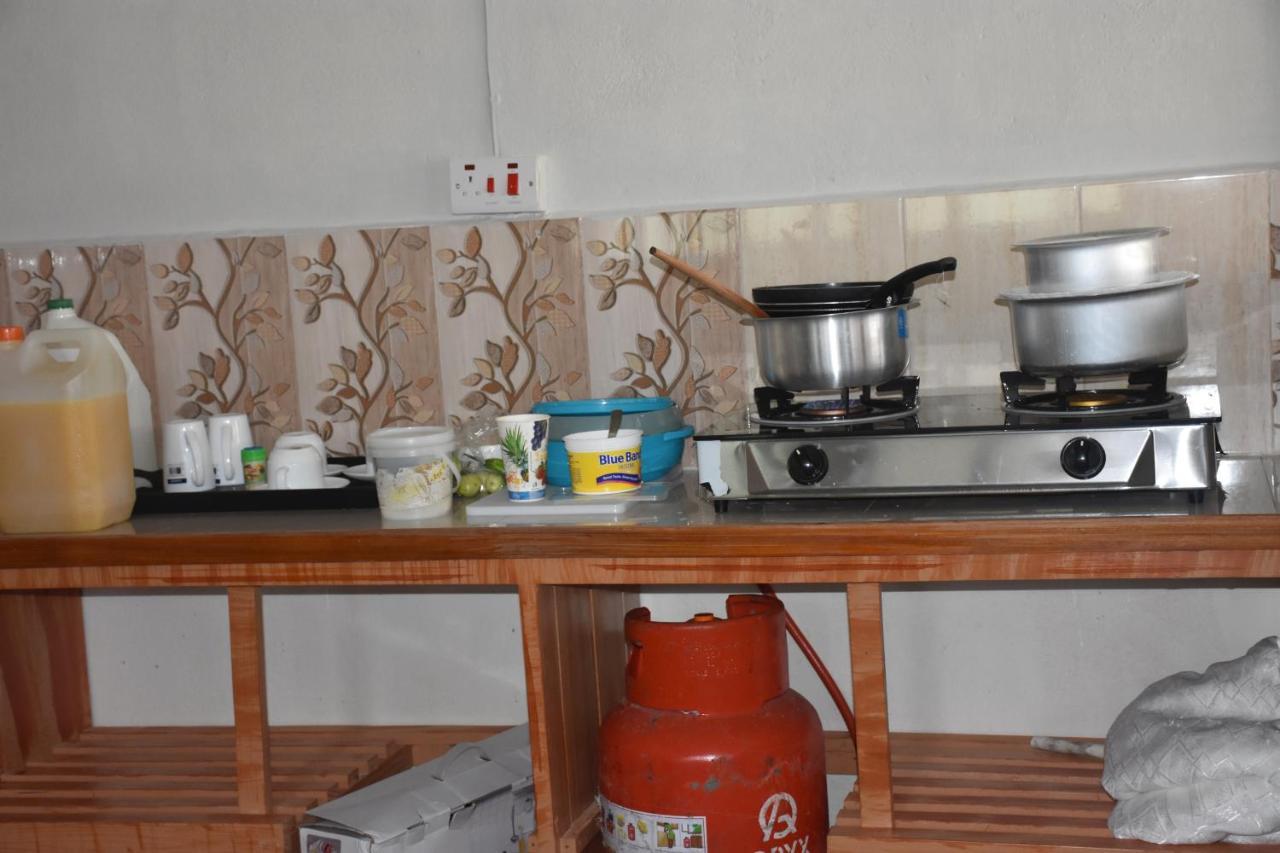 L&J Modern Backpackers Kinondoni Dar es Salaam Exterior foto