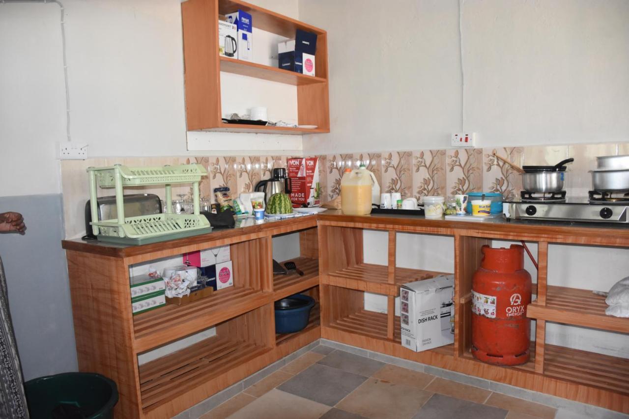 L&J Modern Backpackers Kinondoni Dar es Salaam Exterior foto