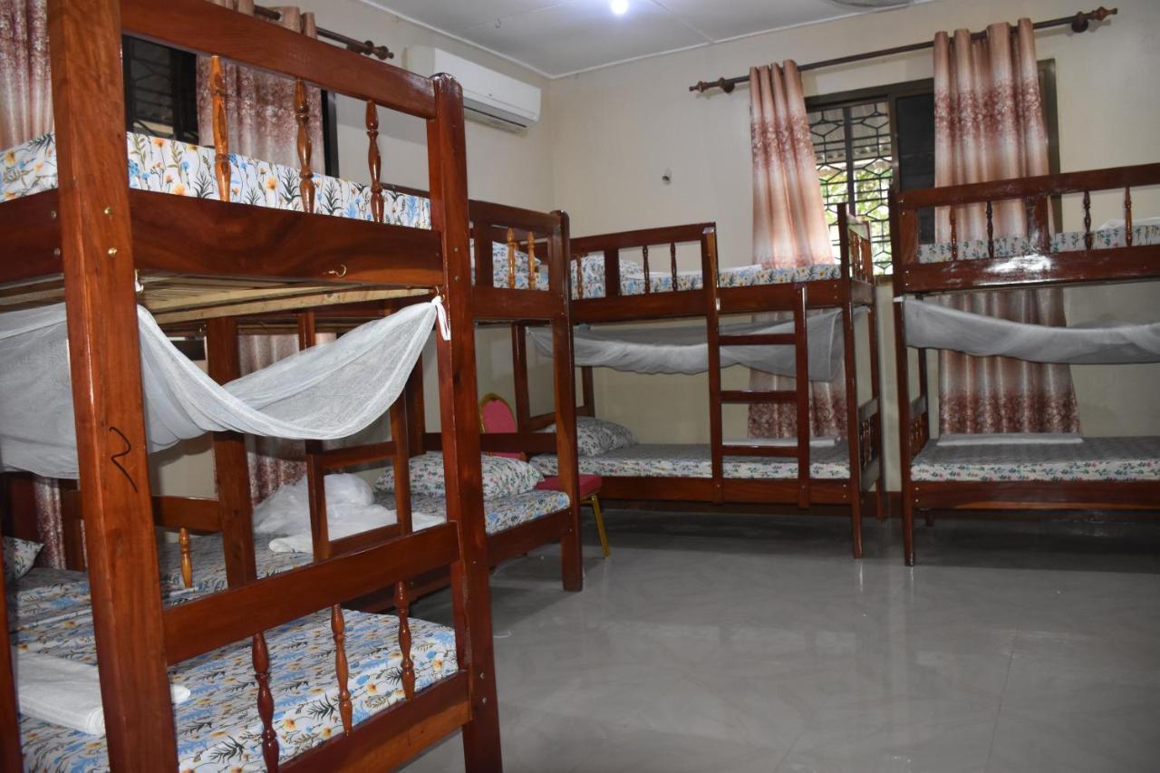 L&J Modern Backpackers Kinondoni Dar es Salaam Exterior foto