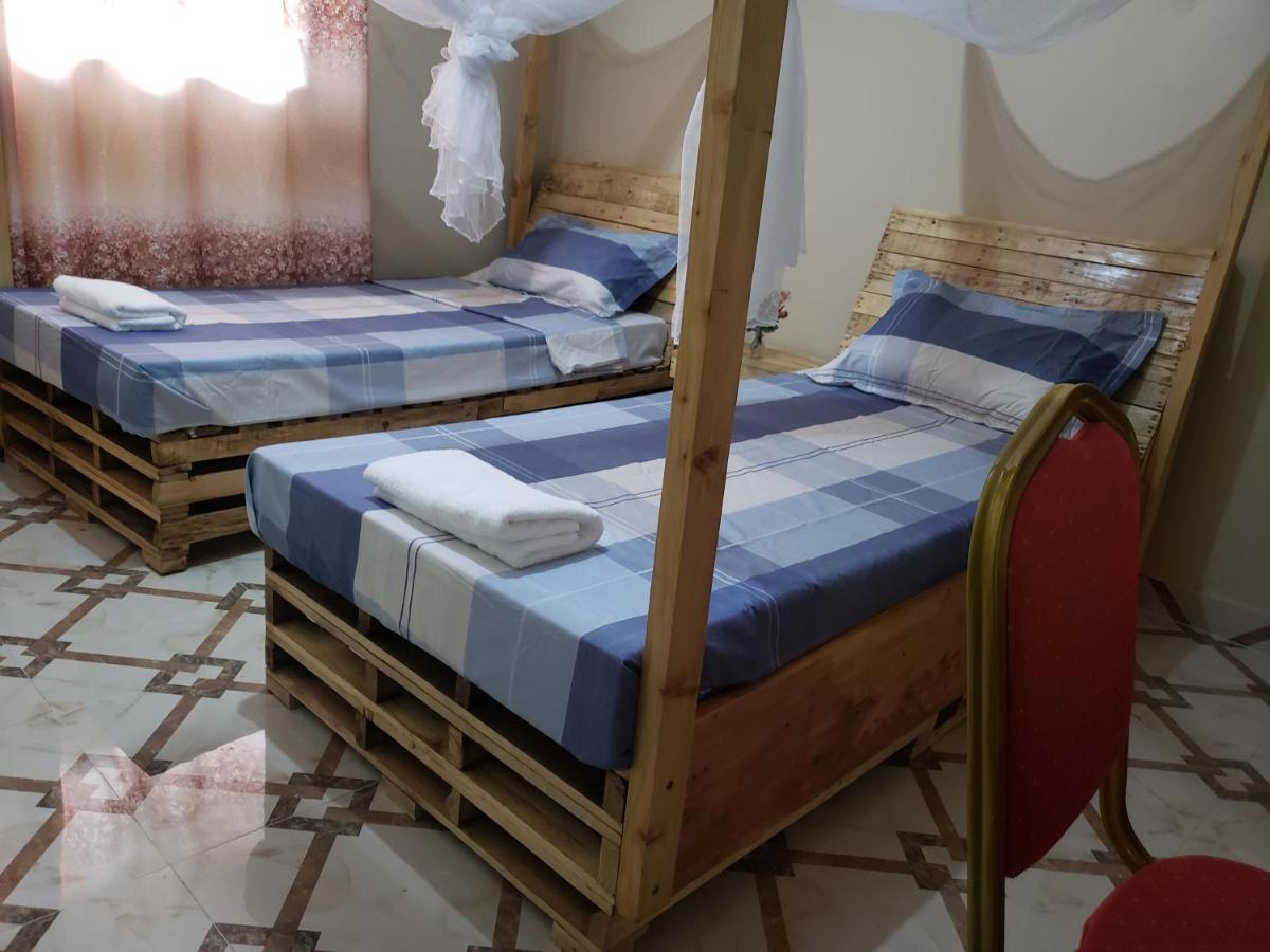 L&J Modern Backpackers Kinondoni Dar es Salaam Exterior foto