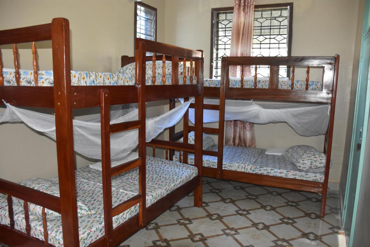 L&J Modern Backpackers Kinondoni Dar es Salaam Exterior foto