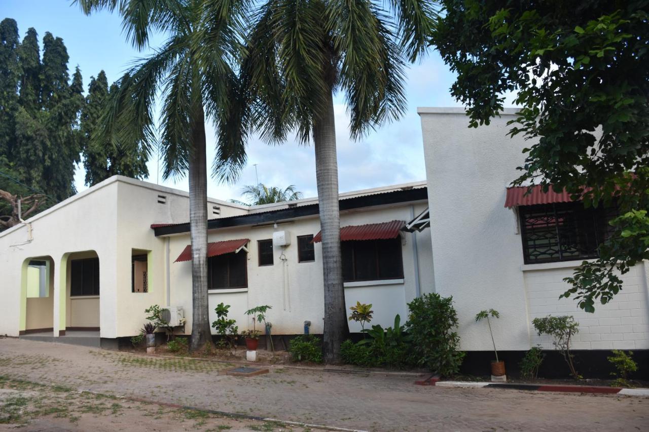 L&J Modern Backpackers Kinondoni Dar es Salaam Exterior foto