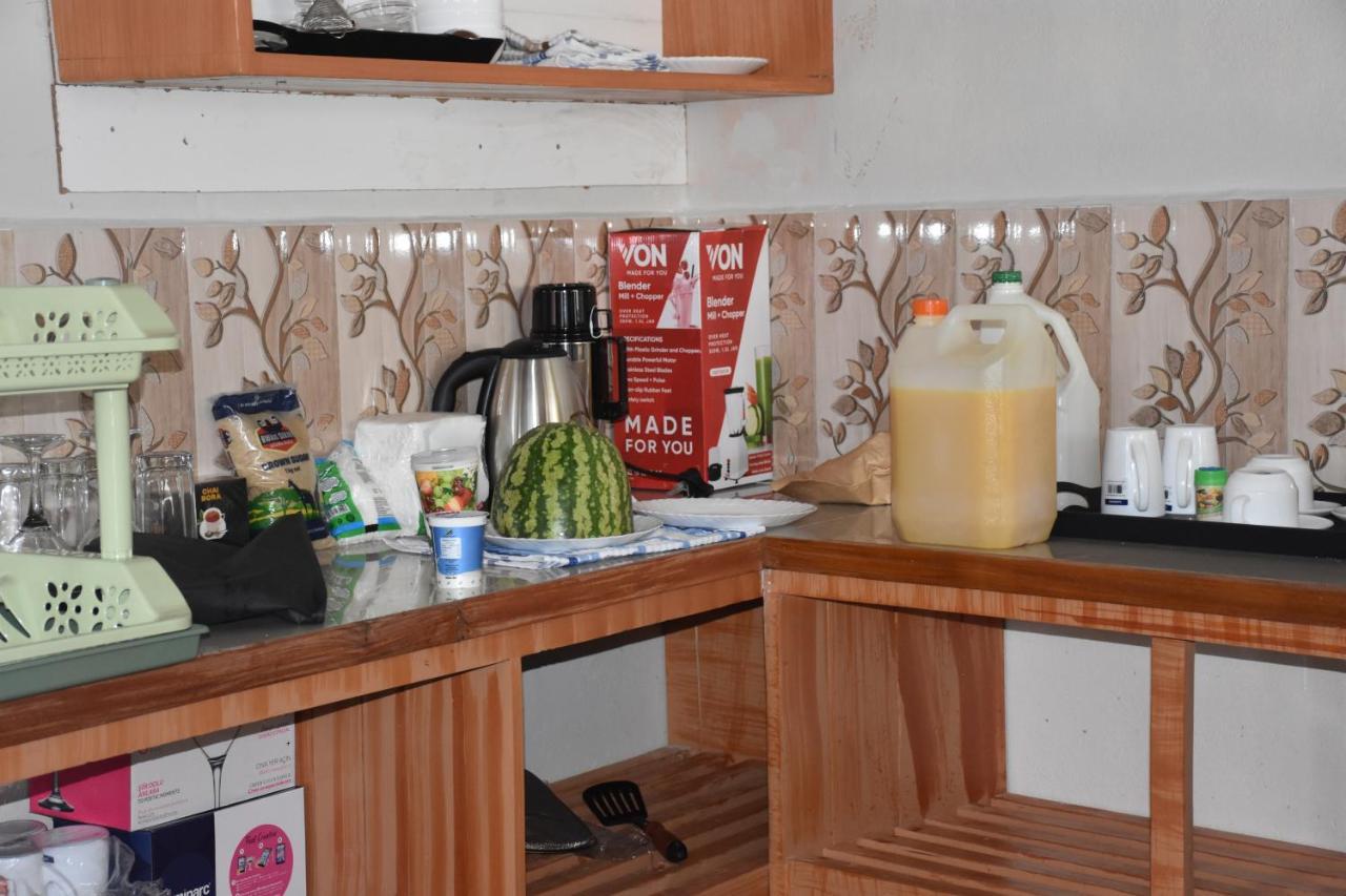 L&J Modern Backpackers Kinondoni Dar es Salaam Exterior foto