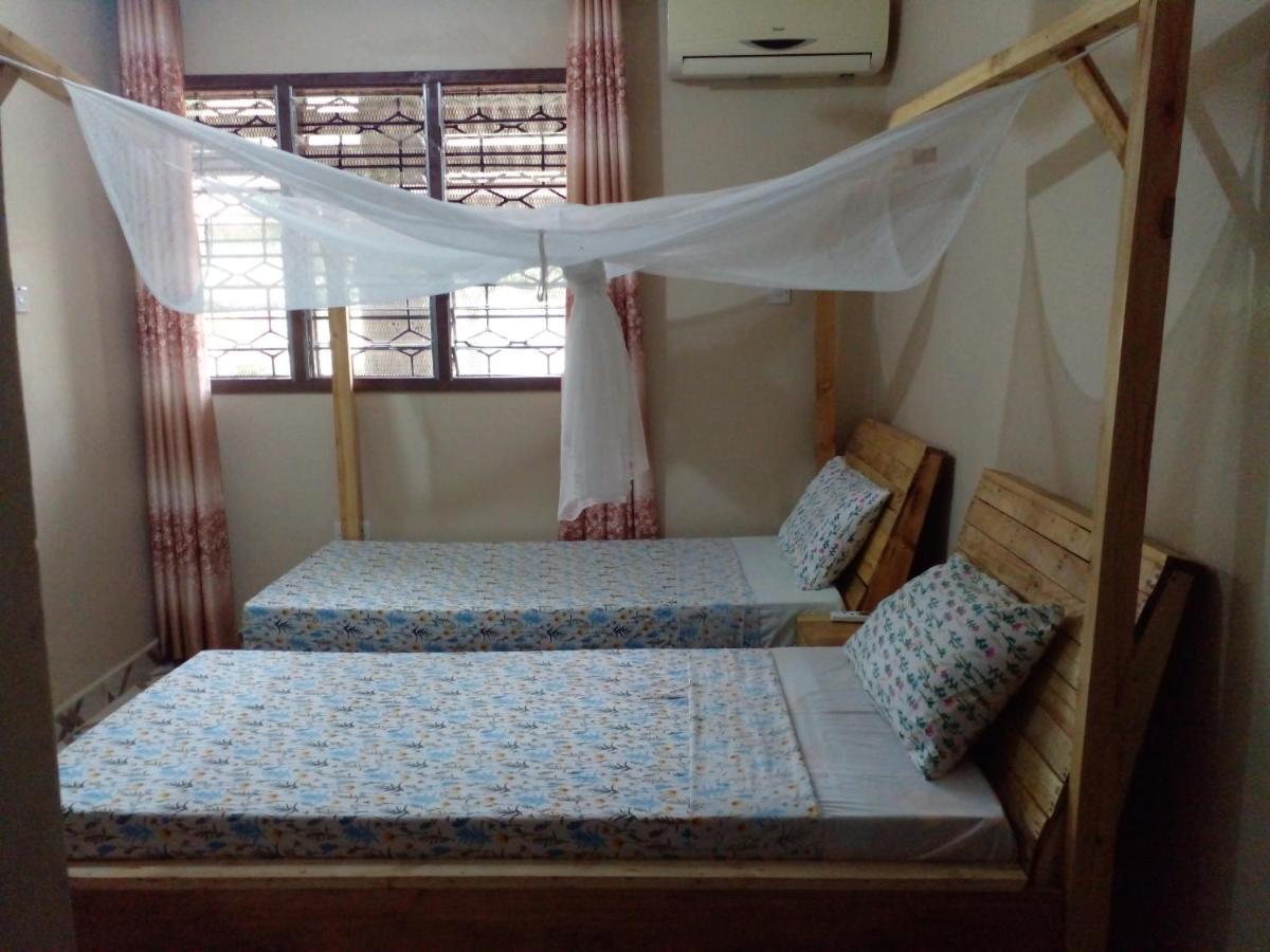 L&J Modern Backpackers Kinondoni Dar es Salaam Exterior foto