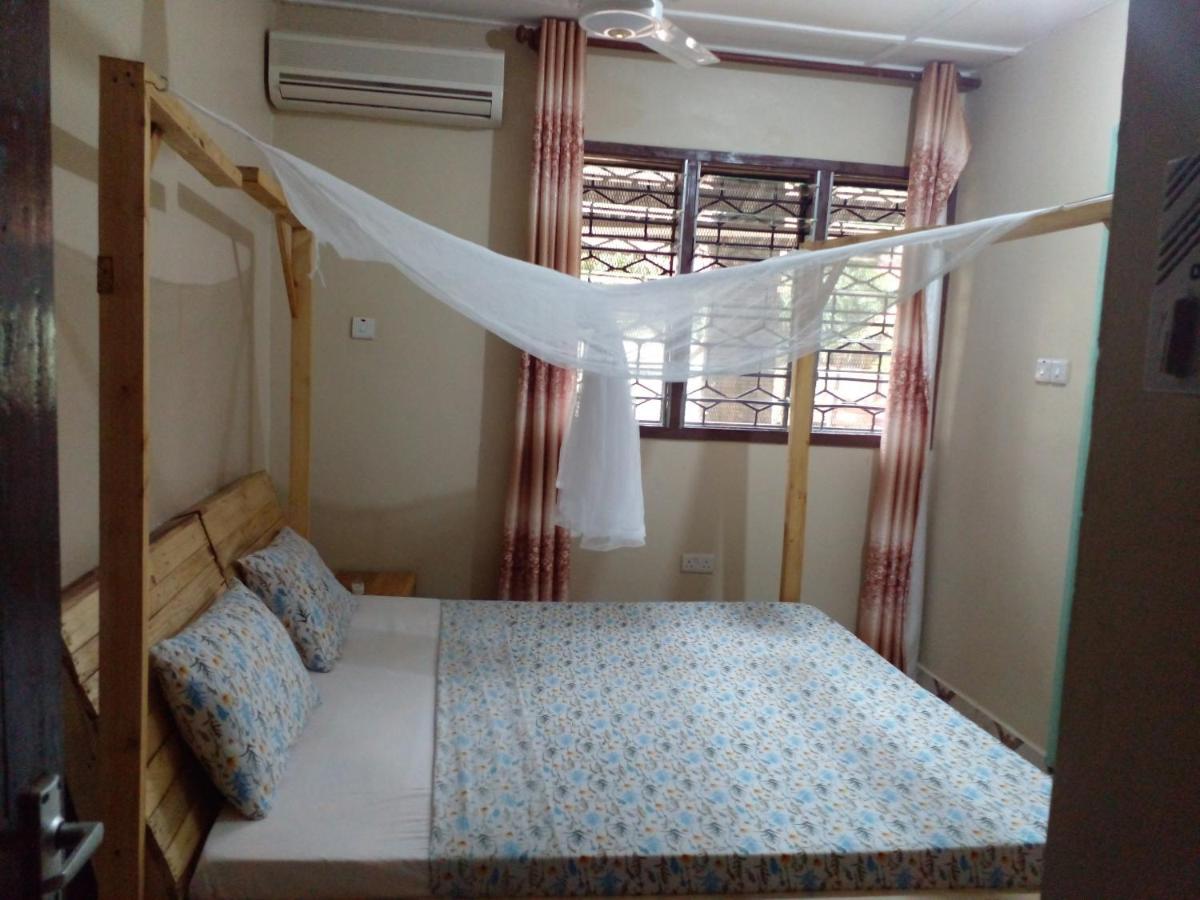 L&J Modern Backpackers Kinondoni Dar es Salaam Exterior foto