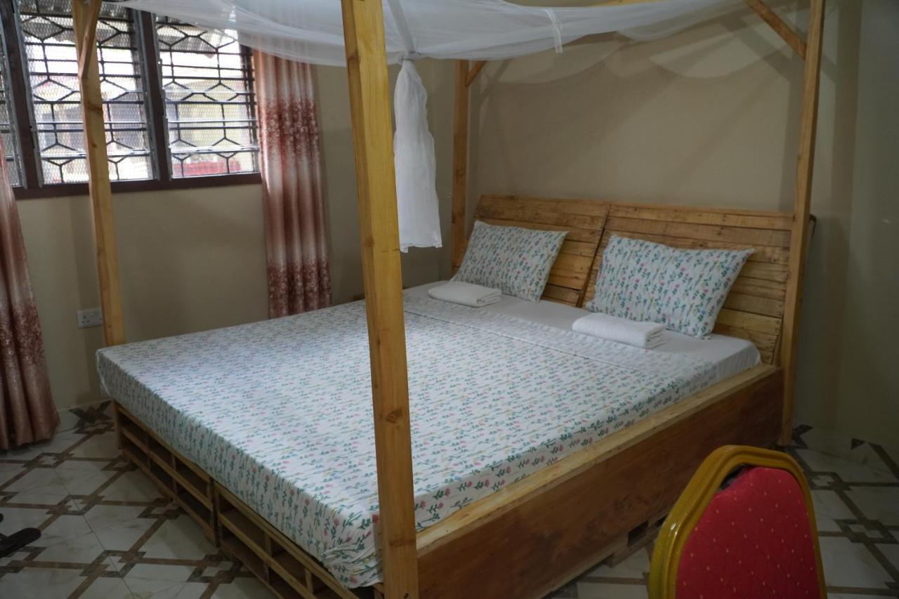 L&J Modern Backpackers Kinondoni Dar es Salaam Exterior foto