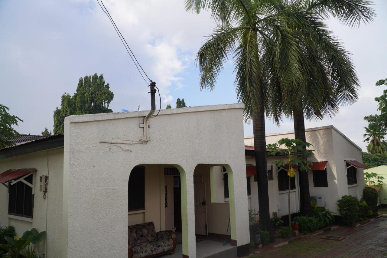L&J Modern Backpackers Kinondoni Dar es Salaam Exterior foto