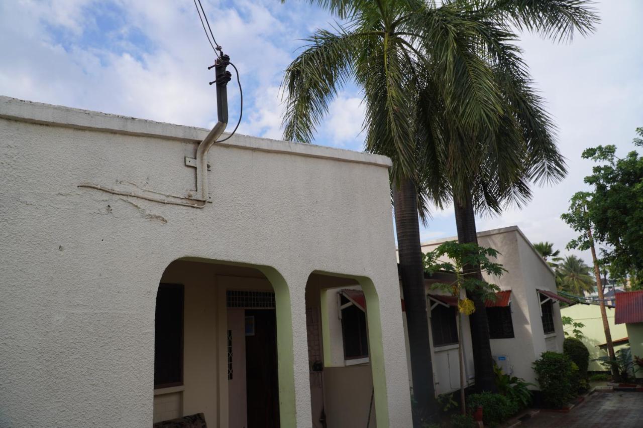 L&J Modern Backpackers Kinondoni Dar es Salaam Exterior foto