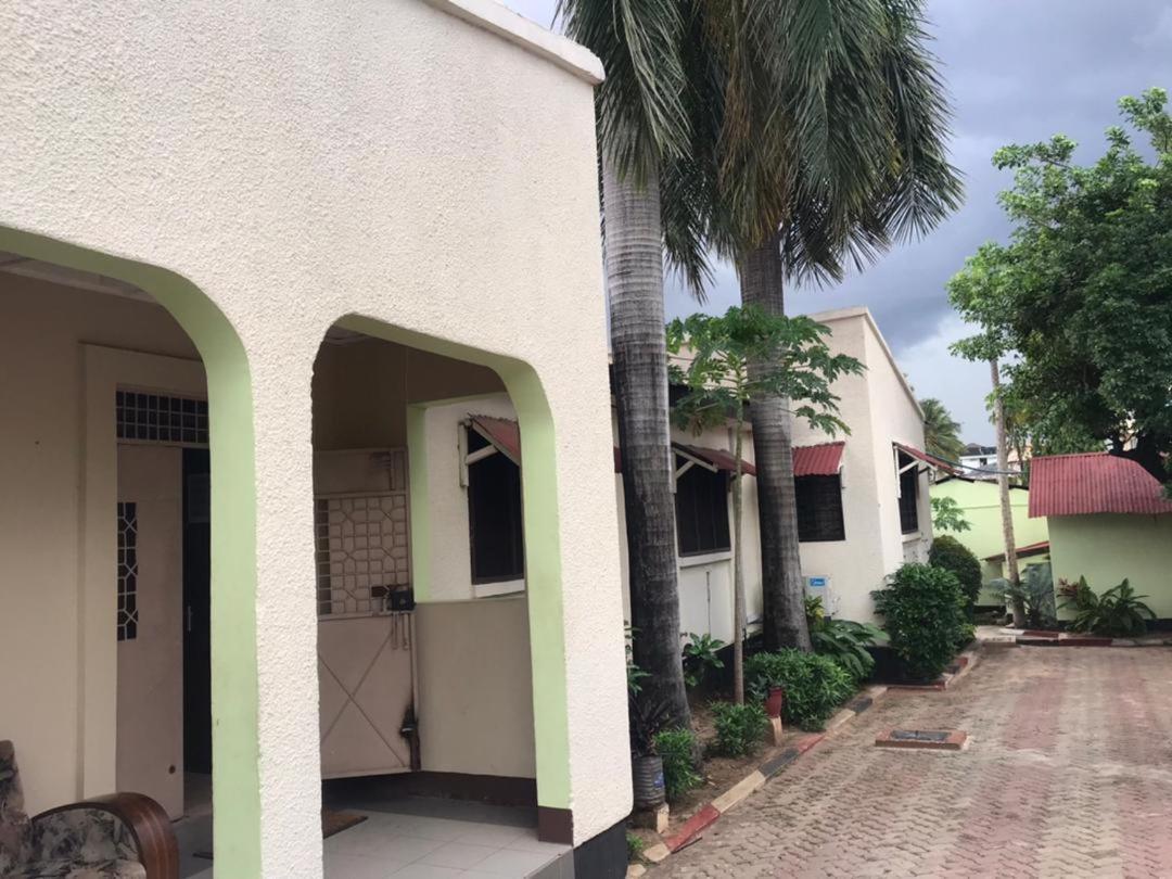 L&J Modern Backpackers Kinondoni Dar es Salaam Exterior foto