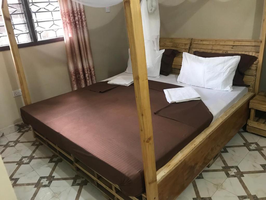L&J Modern Backpackers Kinondoni Dar es Salaam Exterior foto