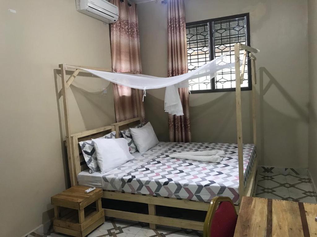 L&J Modern Backpackers Kinondoni Dar es Salaam Exterior foto