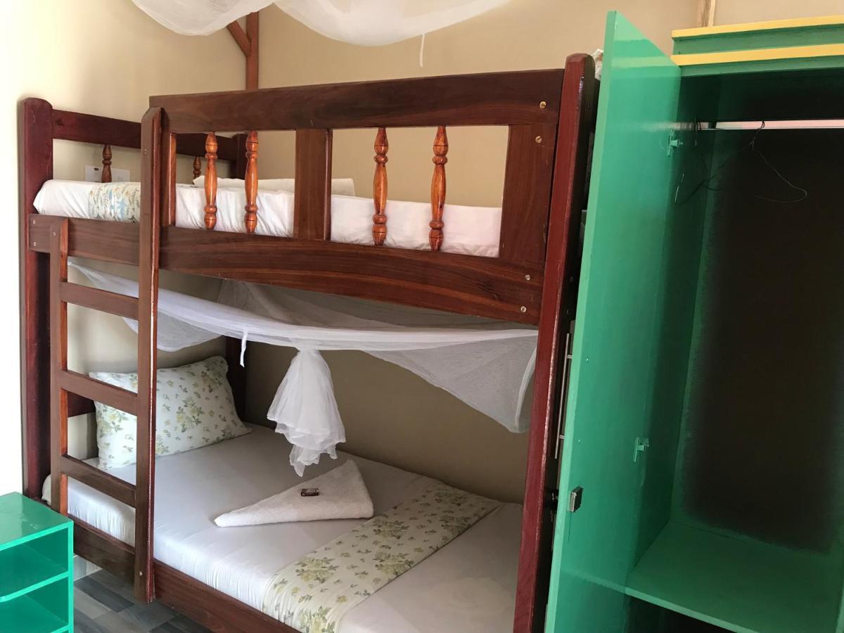 L&J Modern Backpackers Kinondoni Dar es Salaam Exterior foto
