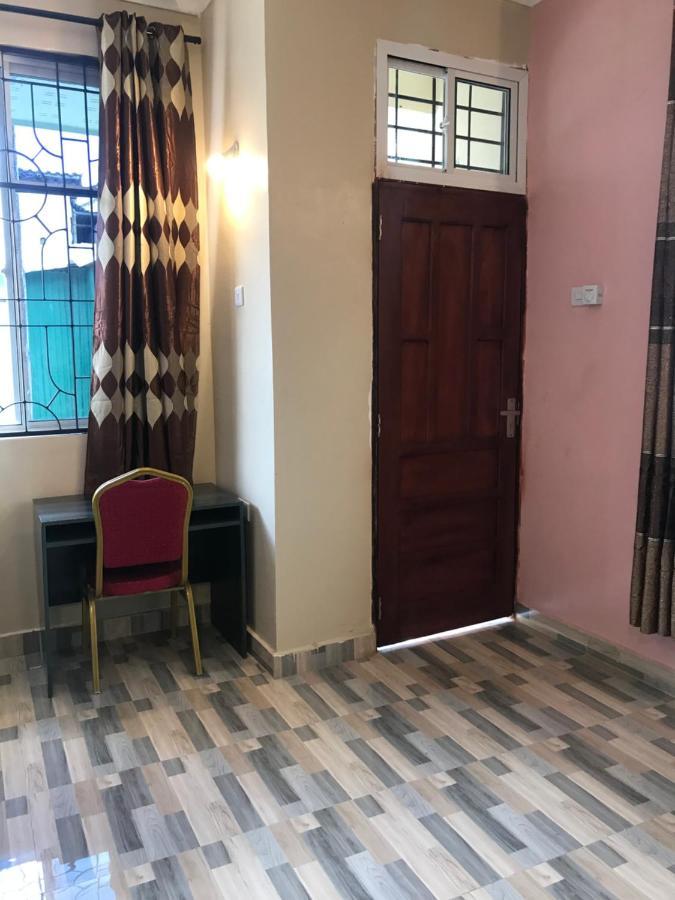 L&J Modern Backpackers Kinondoni Dar es Salaam Exterior foto