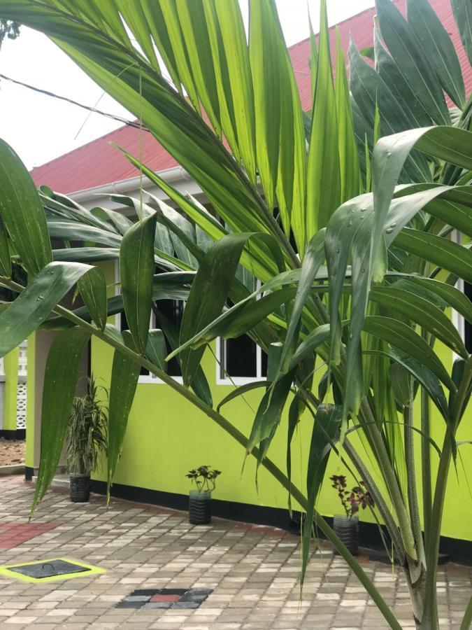 L&J Modern Backpackers Kinondoni Dar es Salaam Exterior foto