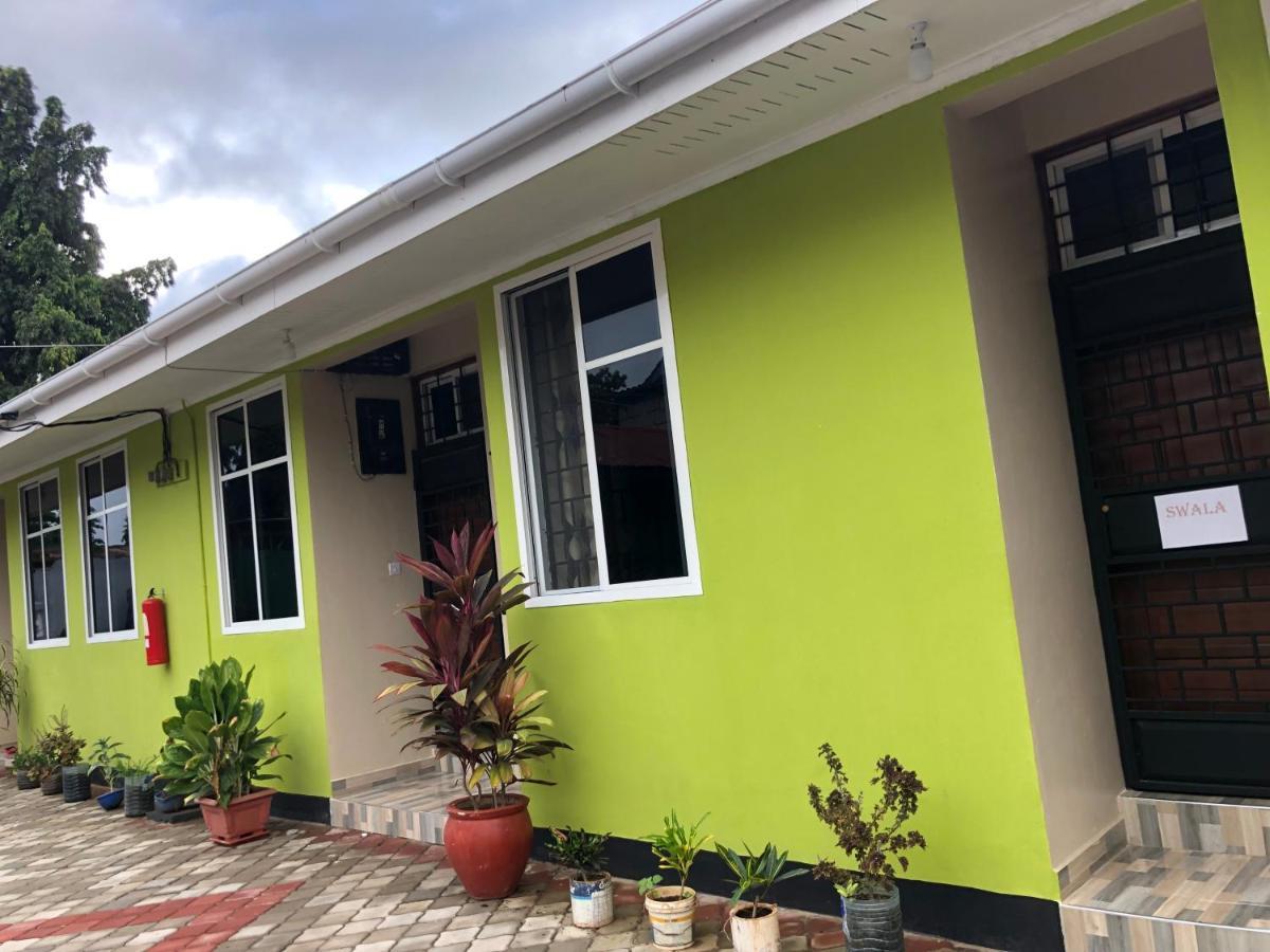 L&J Modern Backpackers Kinondoni Dar es Salaam Exterior foto
