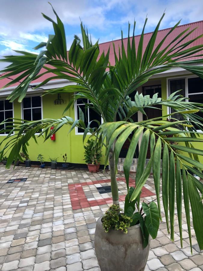 L&J Modern Backpackers Kinondoni Dar es Salaam Exterior foto