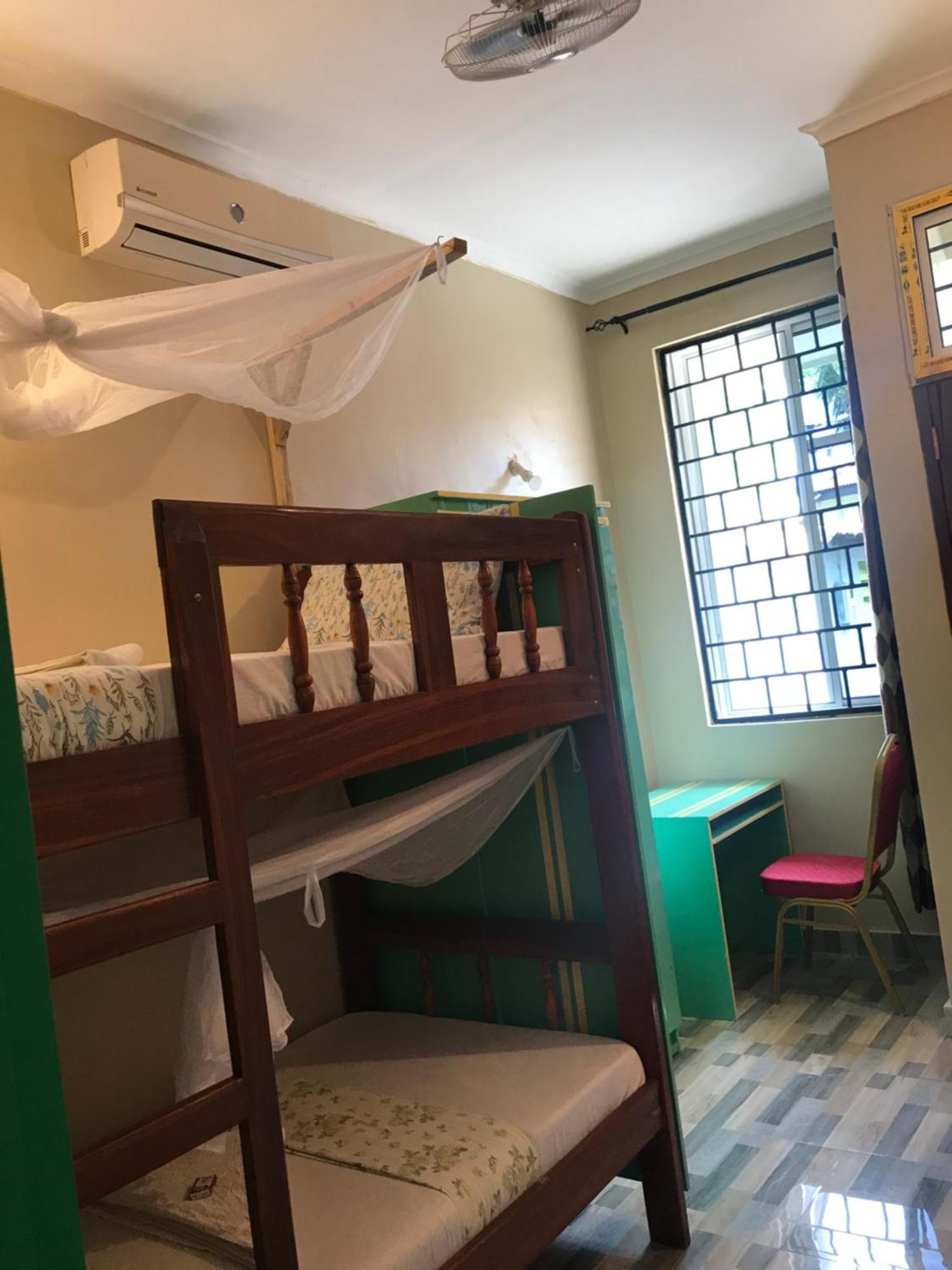 L&J Modern Backpackers Kinondoni Dar es Salaam Exterior foto