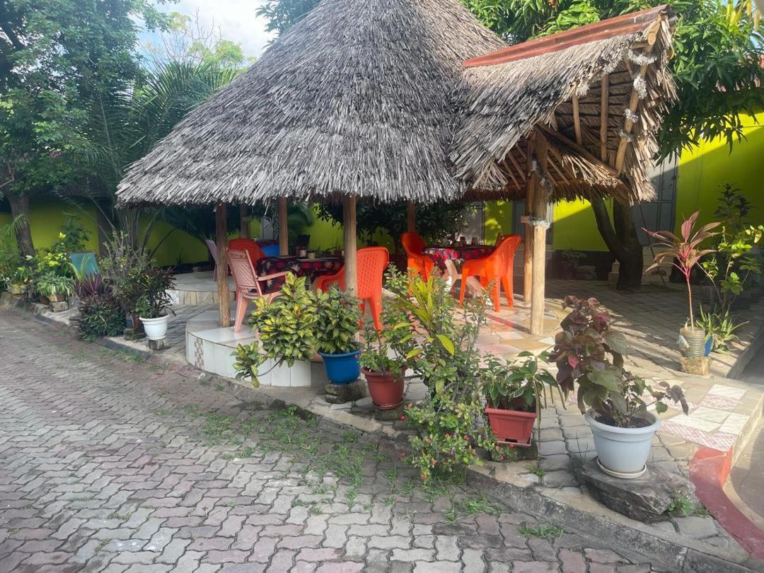 L&J Modern Backpackers Kinondoni Dar es Salaam Exterior foto