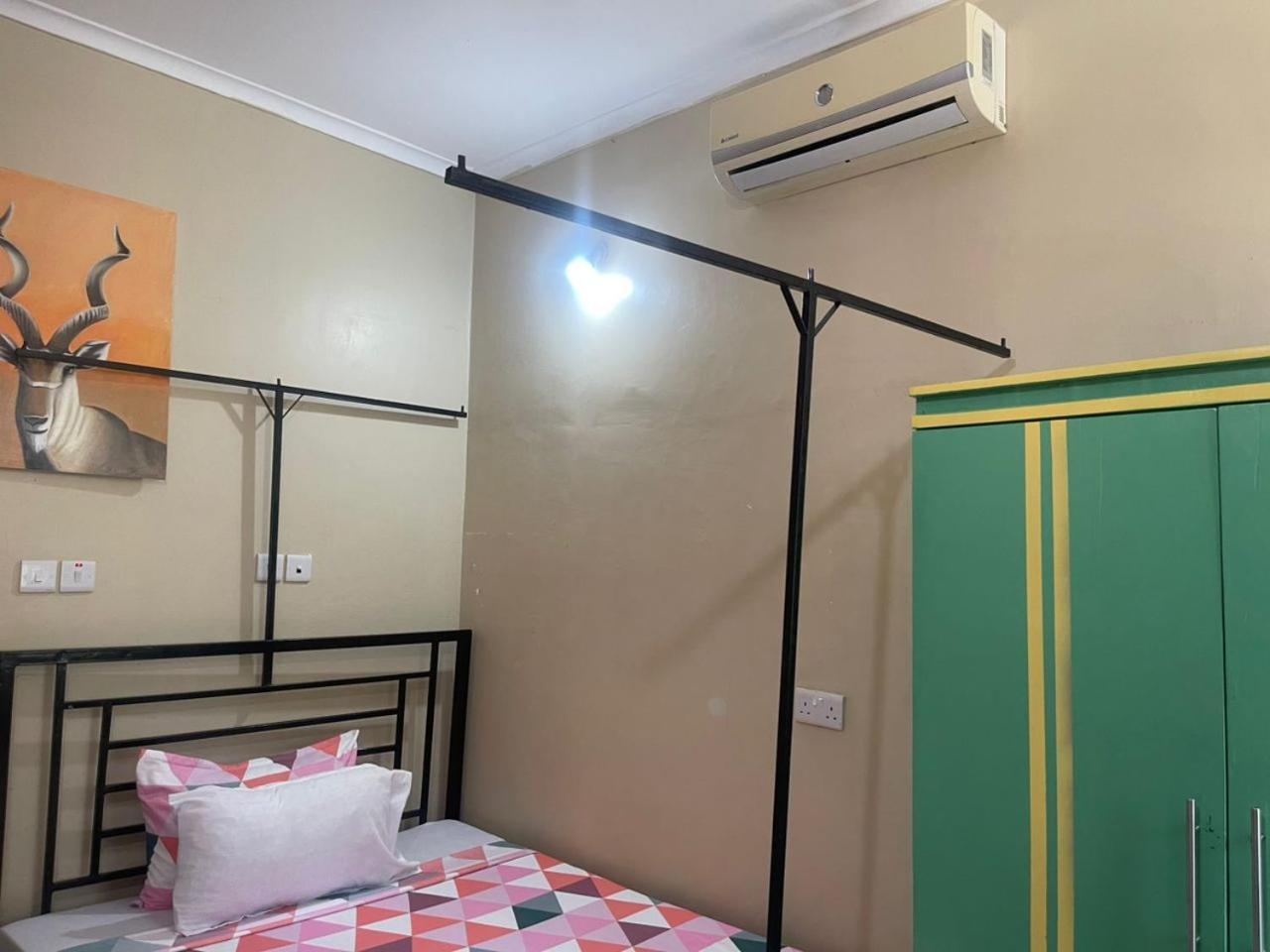 L&J Modern Backpackers Kinondoni Dar es Salaam Quarto foto