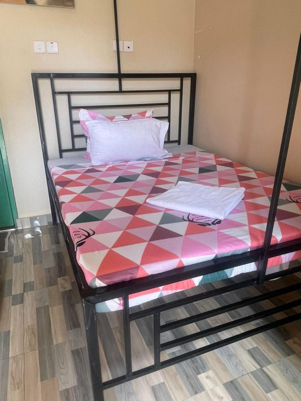 L&J Modern Backpackers Kinondoni Dar es Salaam Quarto foto